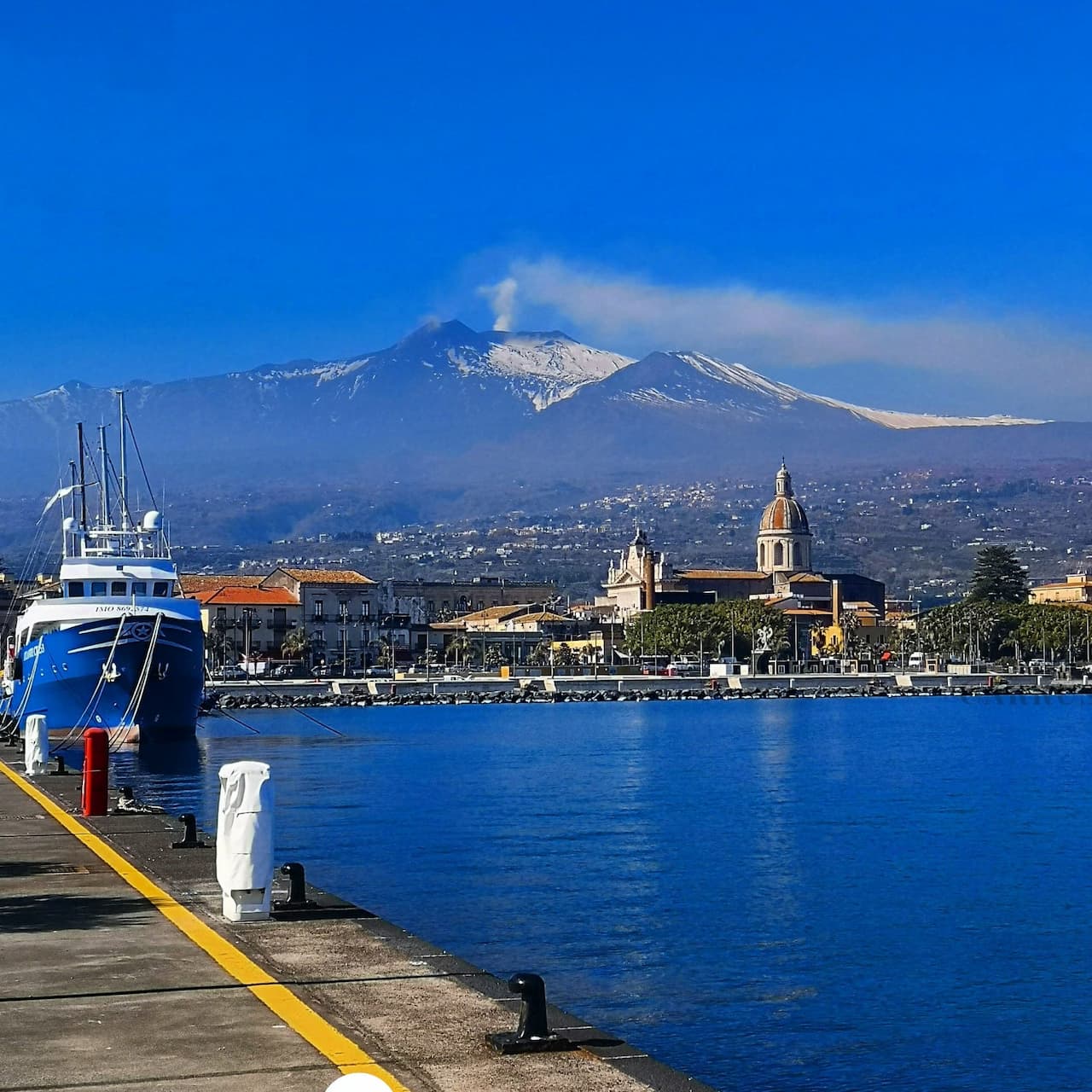 Vicino, sul mare